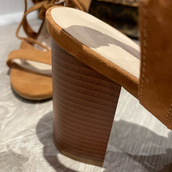 Strappy sandal heels - Picture 2 of 3